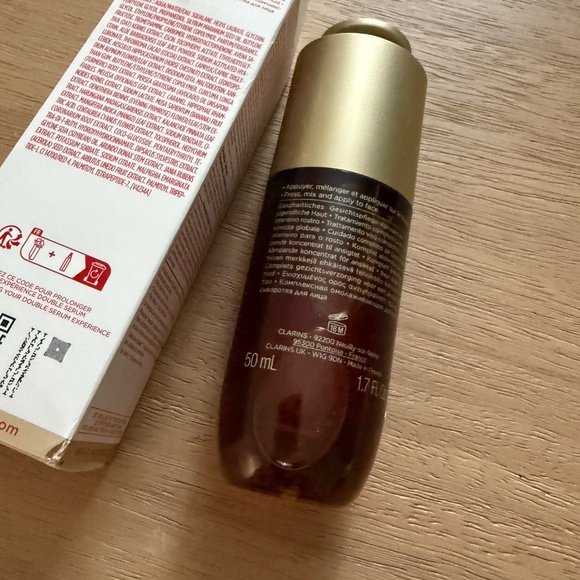 Clarins Double Serum Anti-Aging to Firm, Boost Radiance and Refine Pores 50ml - Picture 6 of 7